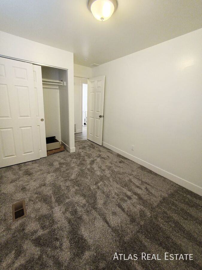 1131 W 650 N - Photo 7 of 22