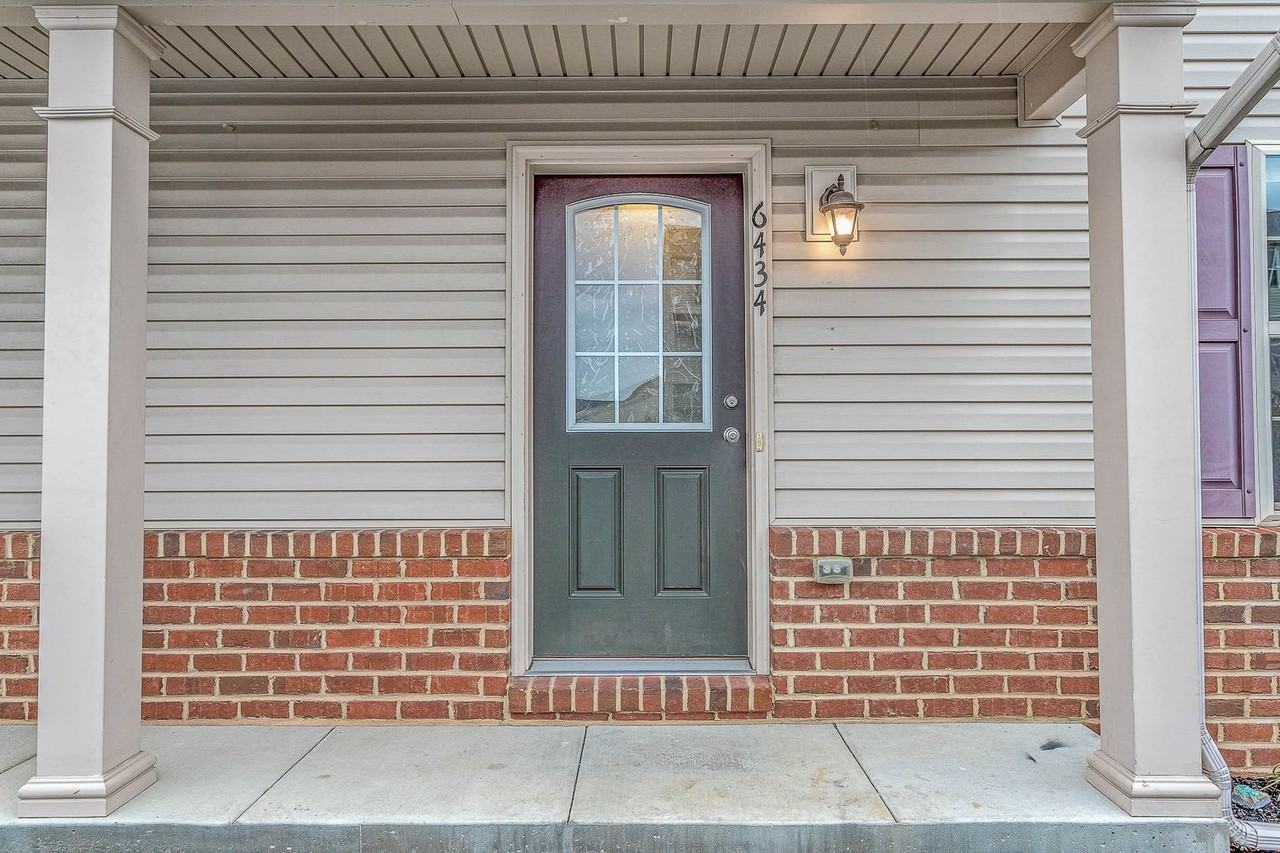 6434 Creekbend Dr - Photo 2 of 32