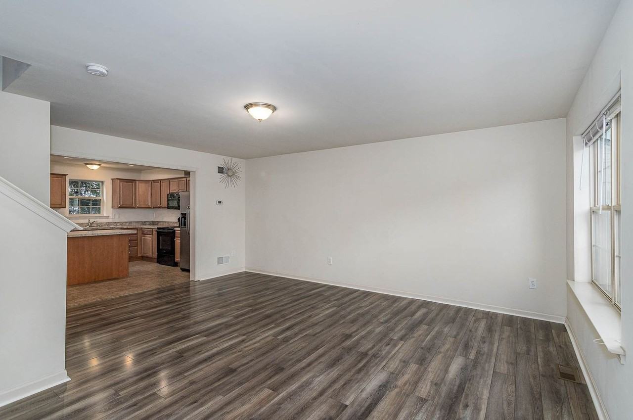 6434 Creekbend Dr - Photo 3 of 32