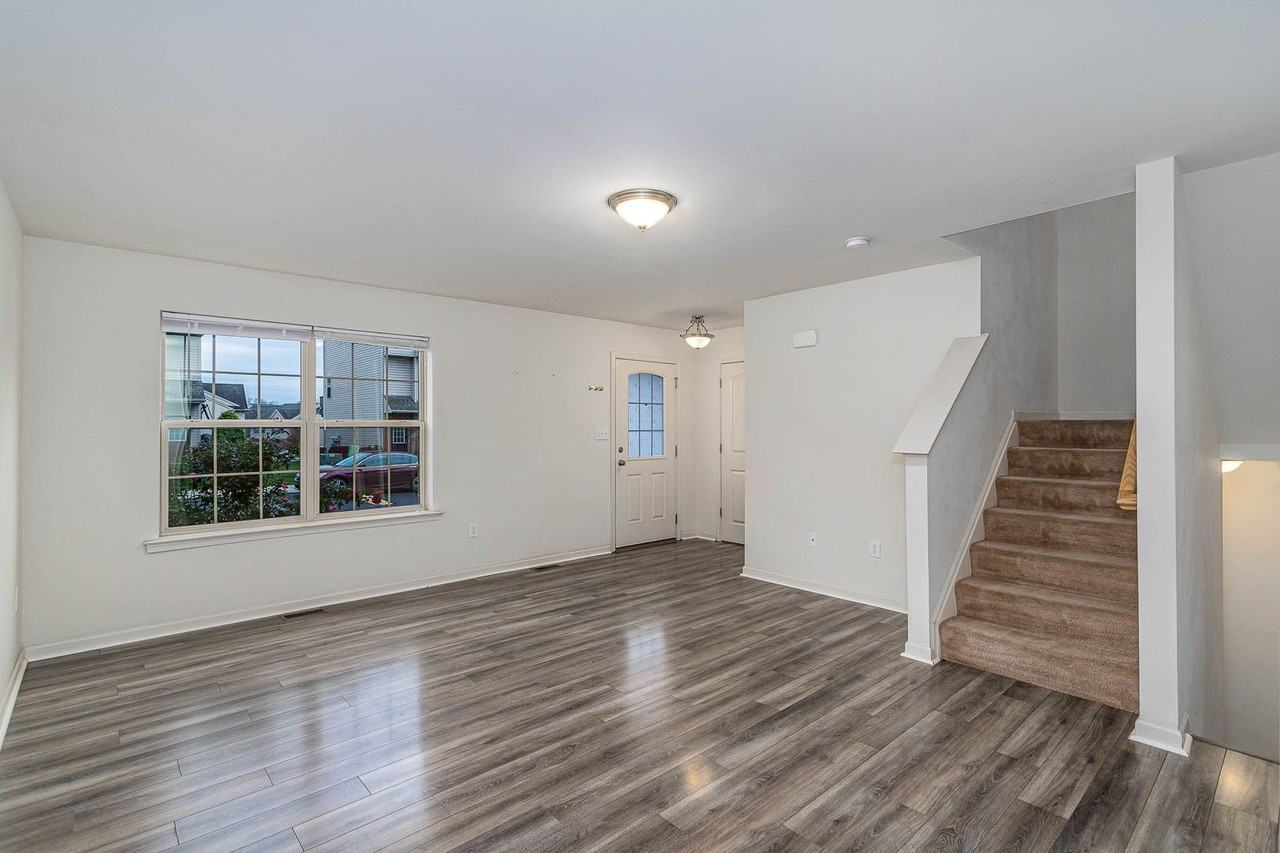 6434 Creekbend Dr - Photo 4 of 32