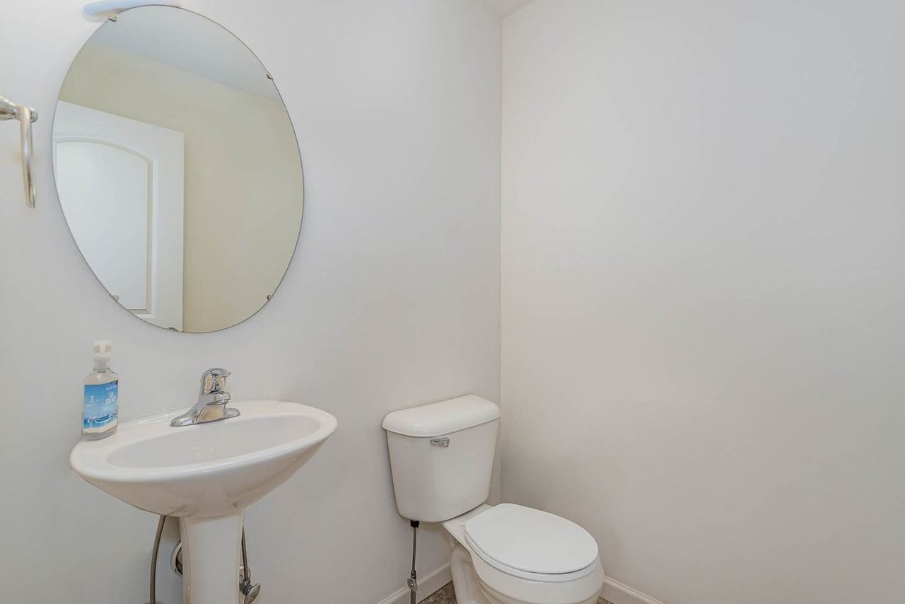 6434 Creekbend Dr - Photo 5 of 32