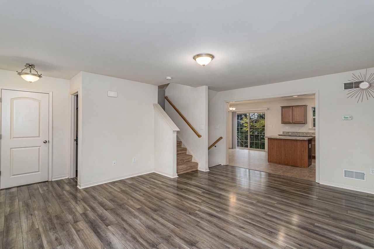 6434 Creekbend Dr - Photo 6 of 32