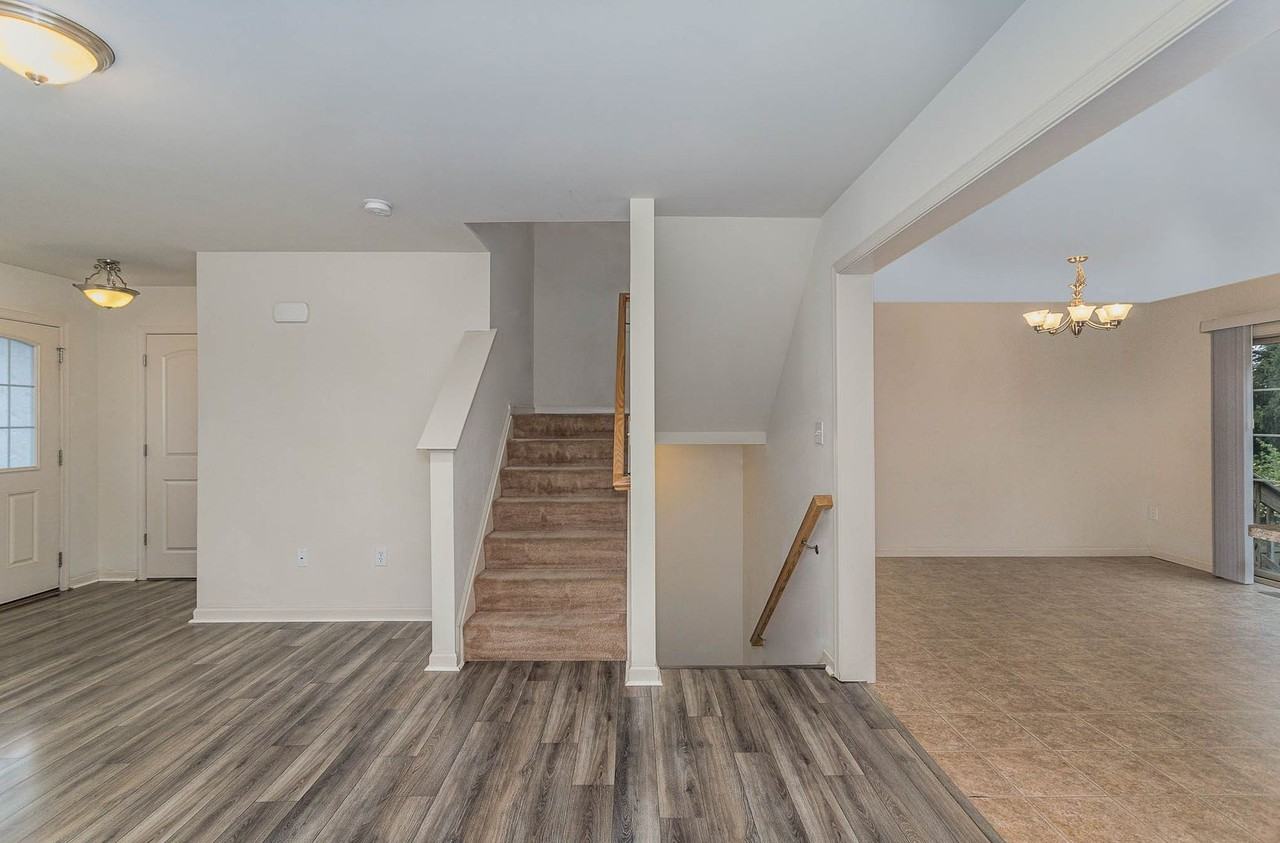 6434 Creekbend Dr - Photo 7 of 32