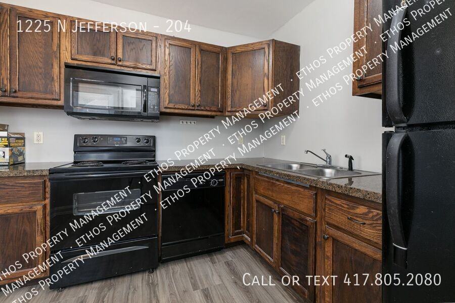 1225 N Jefferson Ave #204 - Photo 2 of 13