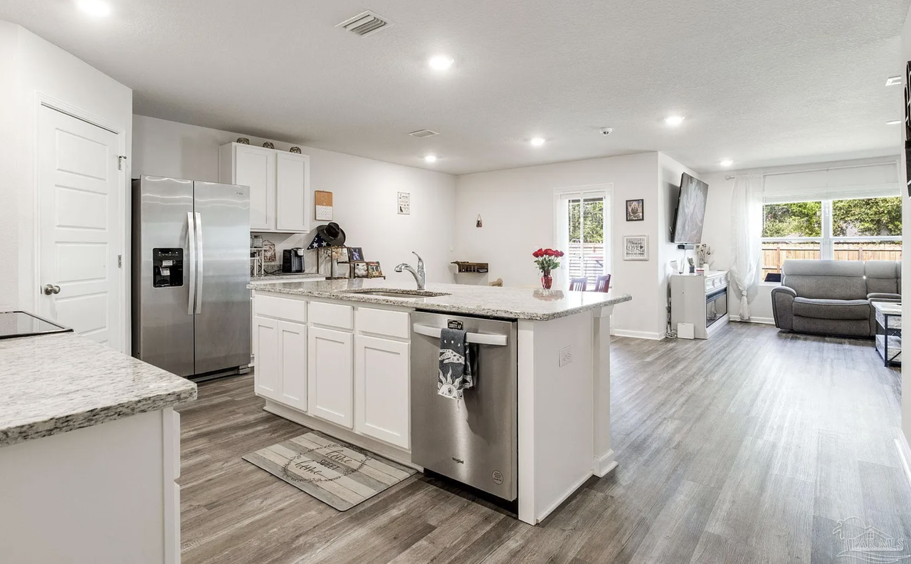 9768 Milleeloop #NA - Photo 3 of 50