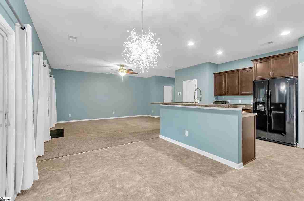 512 Riverdale Rd #NA - Photo 3 of 16