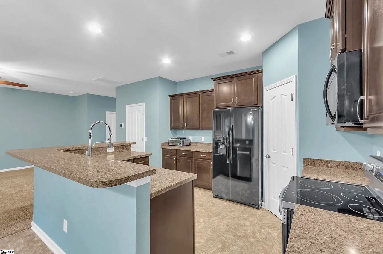 512 Riverdale Rd #NA - Photo 4 of 16