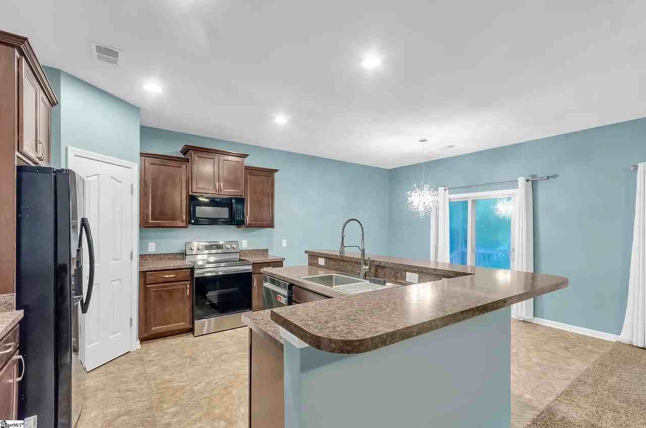 512 Riverdale Rd #NA - Photo 7 of 16