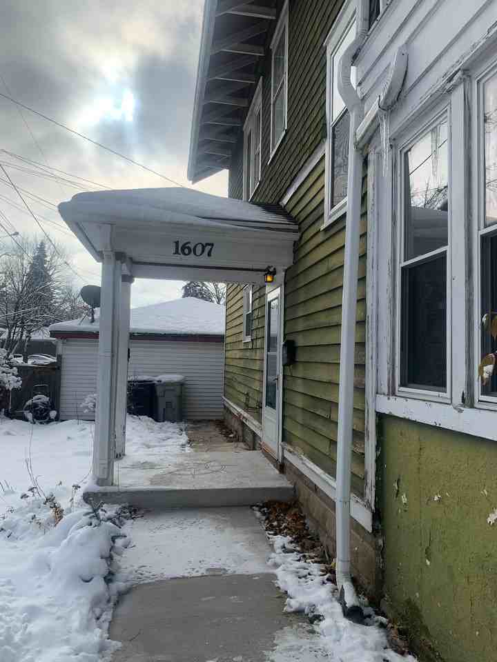 1607 East Newport Avenue #B - Photo 2 of 28