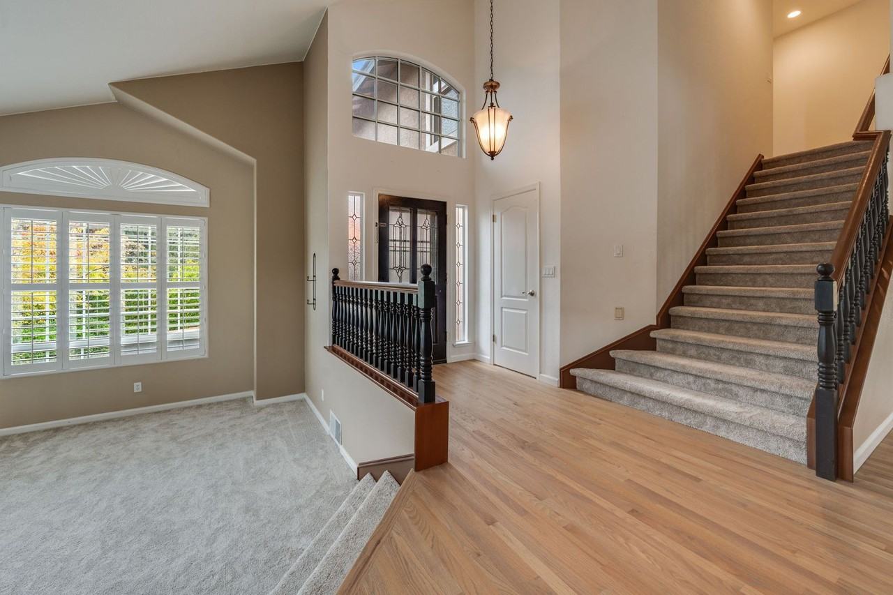 102 Eveland Court - Photo 2 of 50