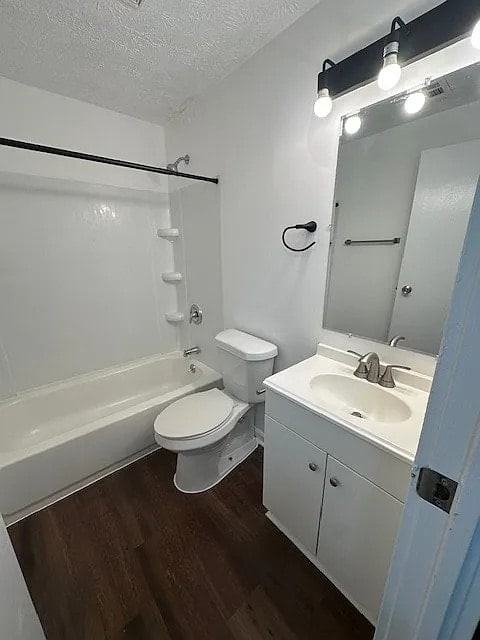 2431 Mustang Drive - Photo 4 of 9