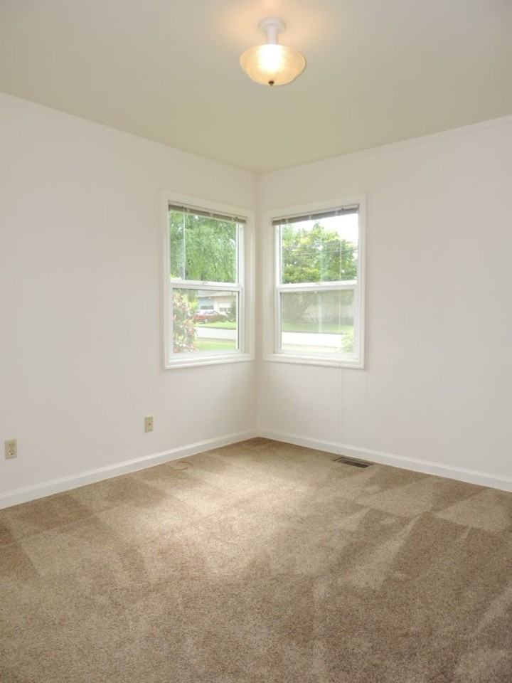 2724 Southeast 164th Avenue - Photo 7 of 10