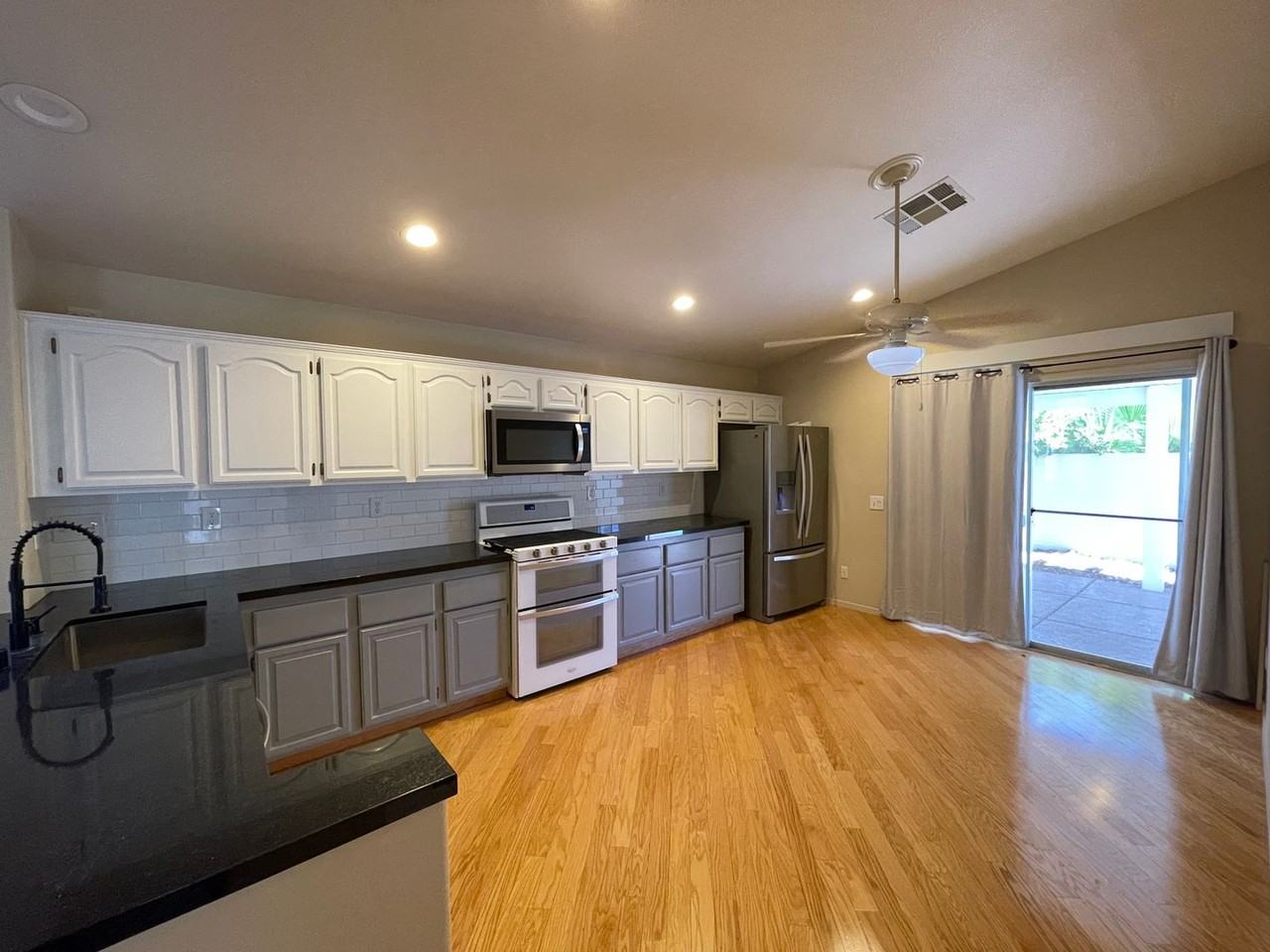 3624 Shanagolden St - Photo 4 of 16