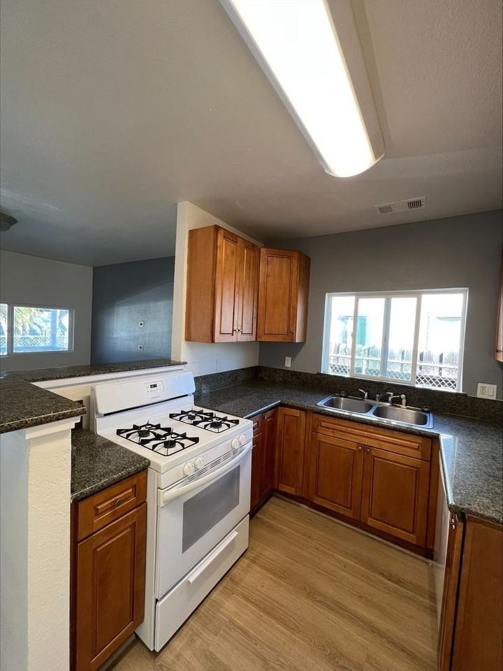 4136 7th Avenue - Photo 3 of 12