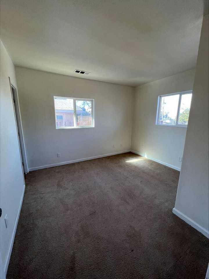 4136 7th Avenue - Photo 4 of 12