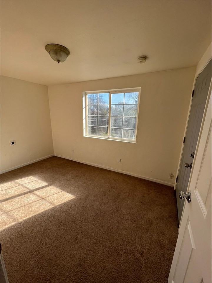 4136 7th Avenue - Photo 7 of 12