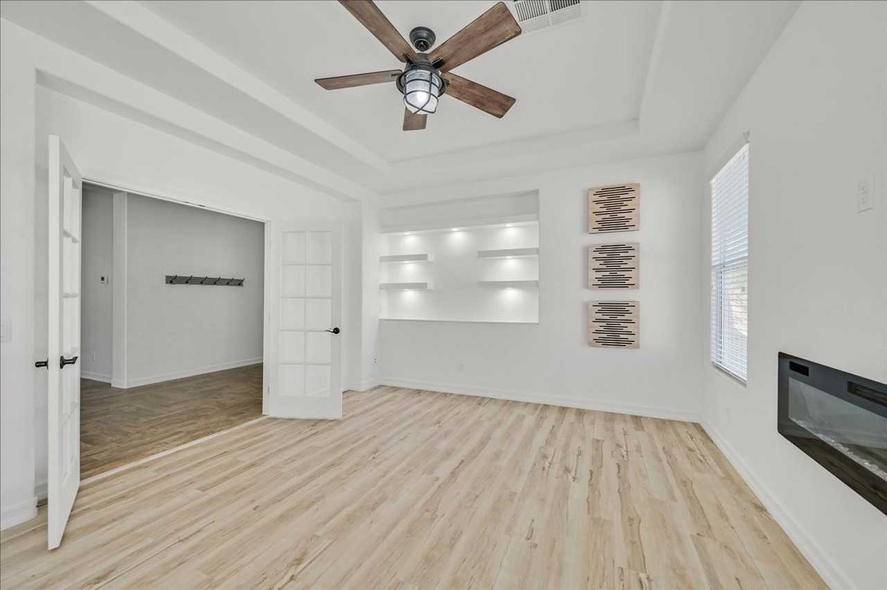 7221 Sandy Plains Avenue - Photo 6 of 50