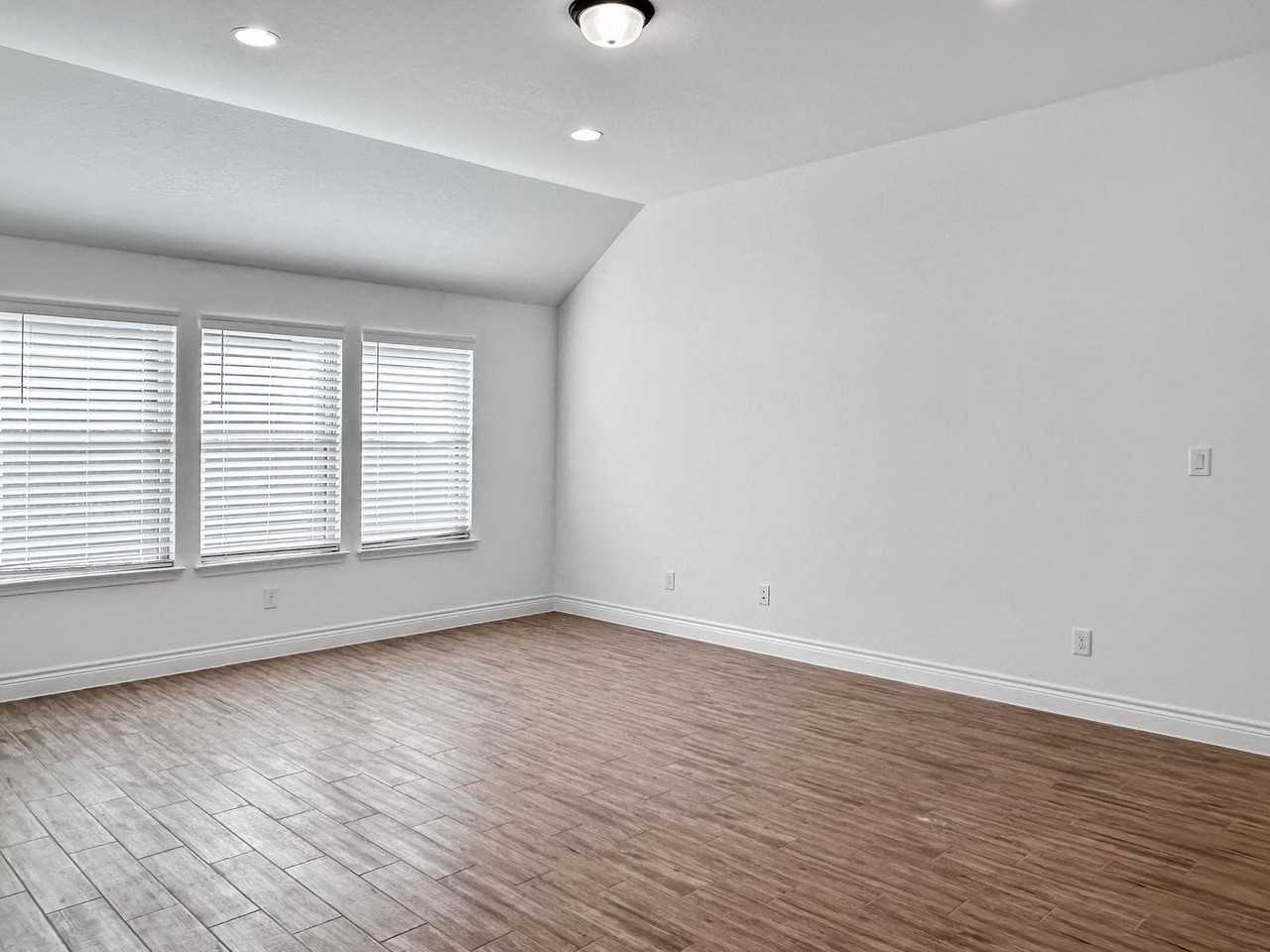 2175 Oak Run Pkwy - Photo 2 of 27