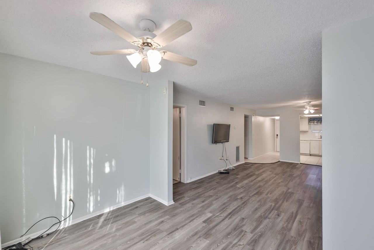 801 83rd Ave N #118 - Photo 4 of 37