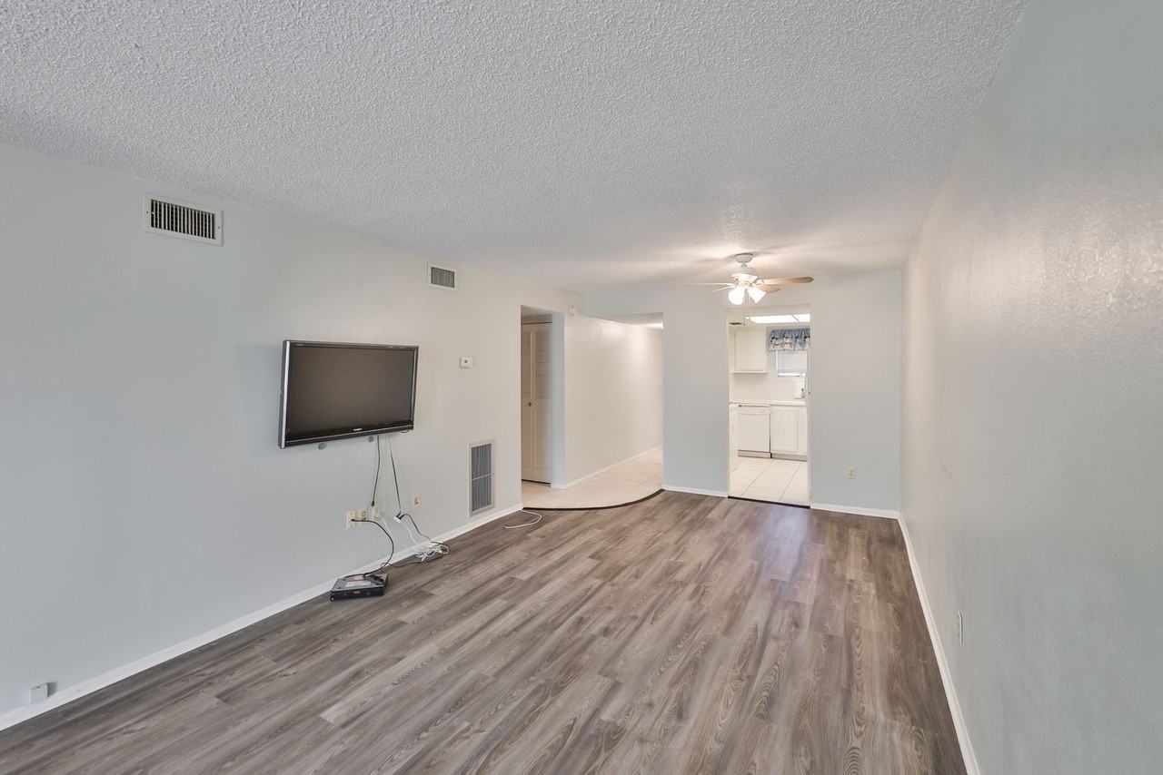 801 83rd Ave N #118 - Photo 7 of 37