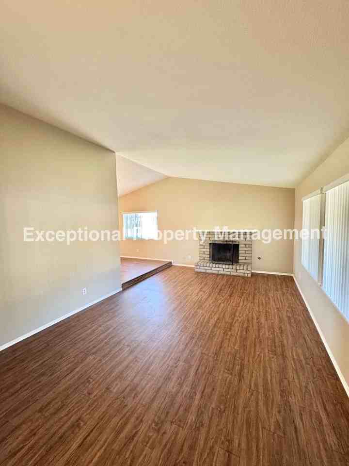 834 W 16th St - Photo 2 of 22