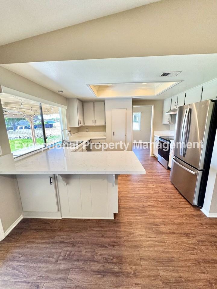 834 W 16th St - Photo 7 of 22