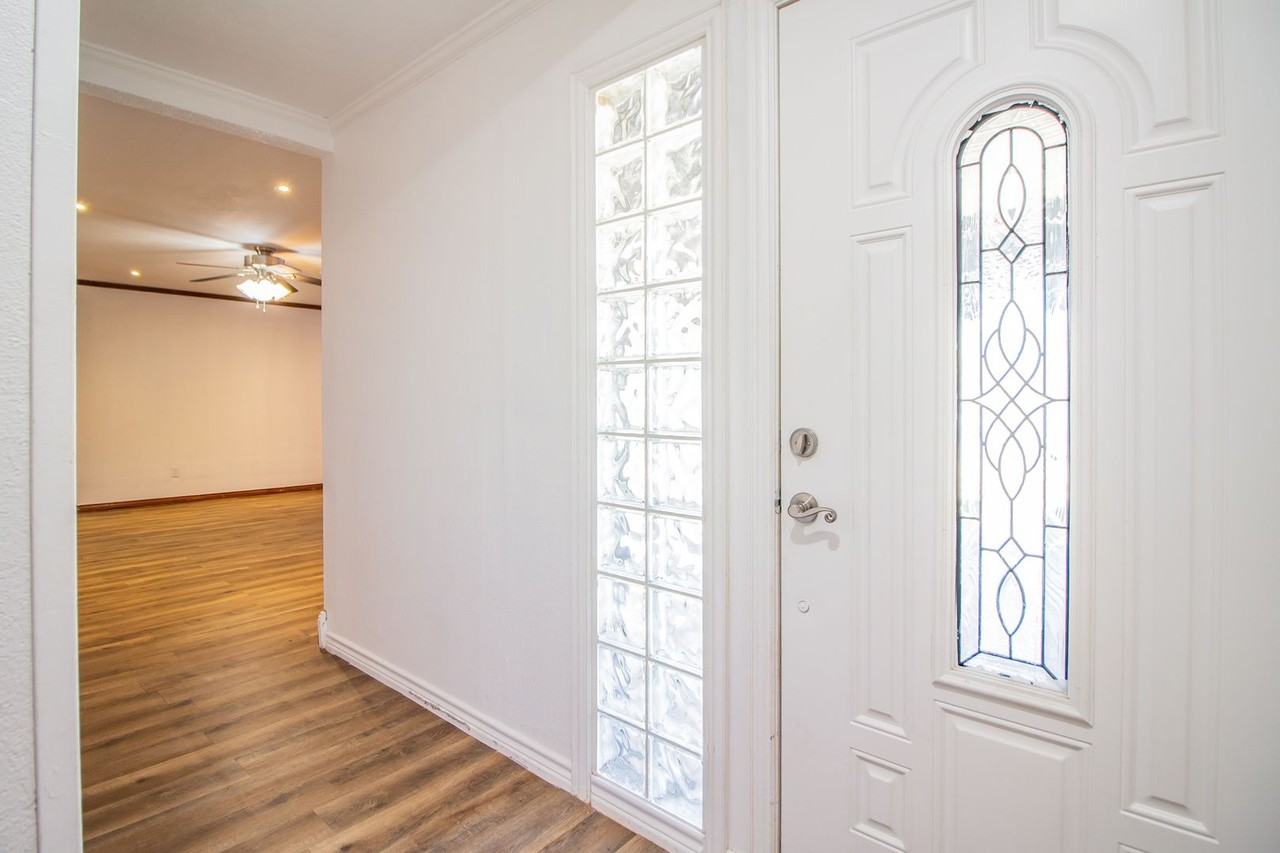 5503 9th St - Photo 4 of 31