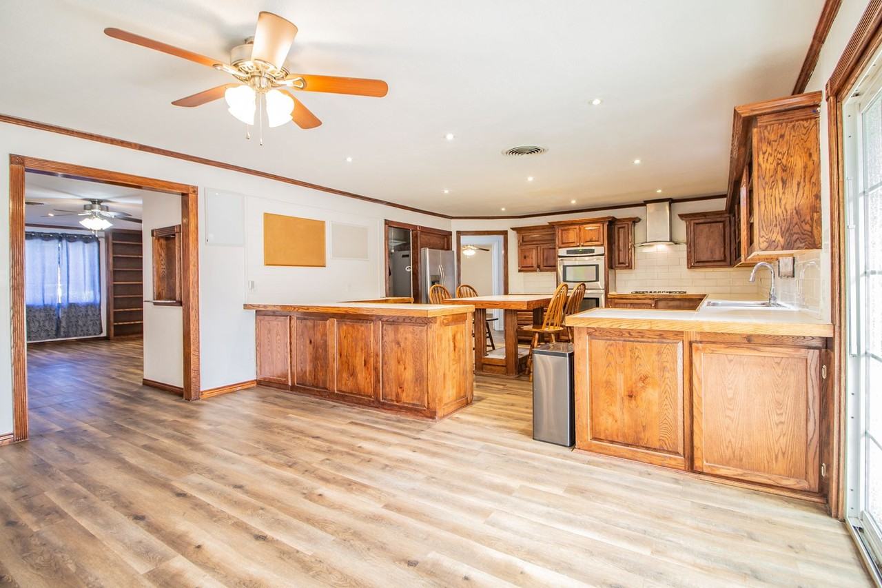 5503 9th St - Photo 7 of 31