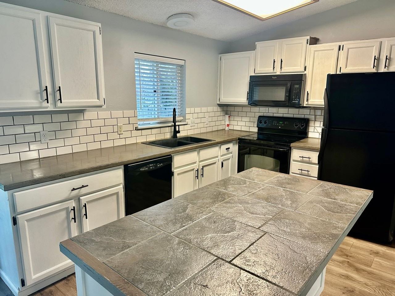 5727 West Pacific Park Drive - Photo 4 of 13