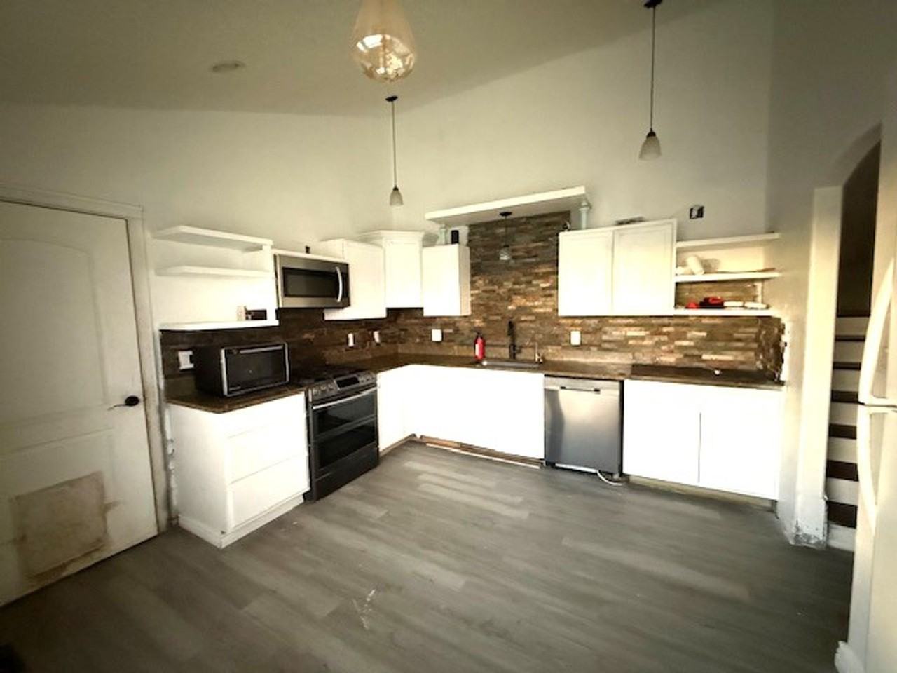 728 Diamondback Dr - Photo 2 of 5