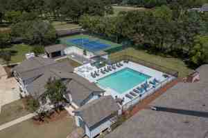 featured image of 2000 London Town Ln