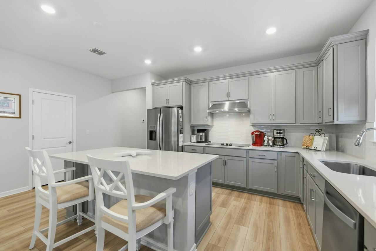 5584 Southwest 85th Avenue Road - Photo 2 of 29