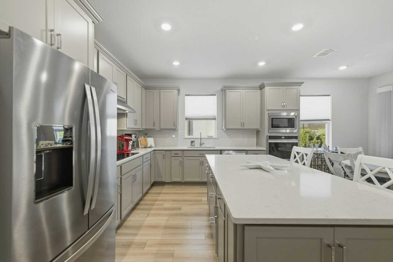 5584 Southwest 85th Avenue Road - Photo 4 of 29