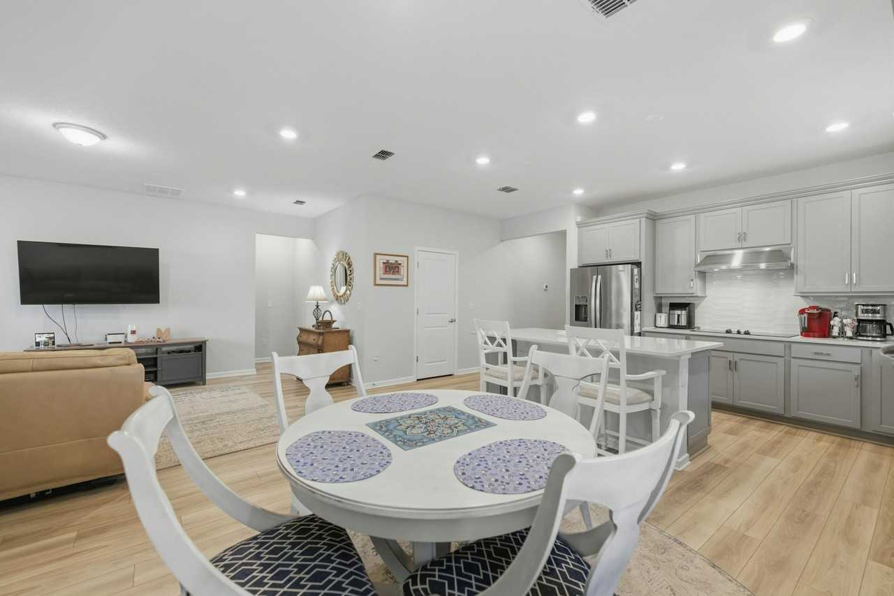 5584 Southwest 85th Avenue Road - Photo 6 of 29