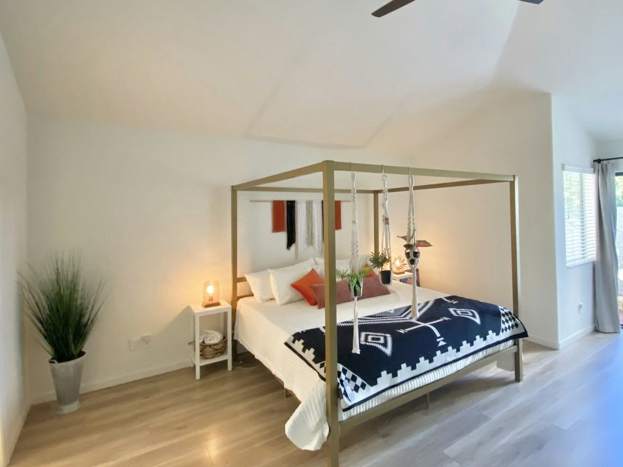 6713 East Kelton Lane - Photo 6 of 37