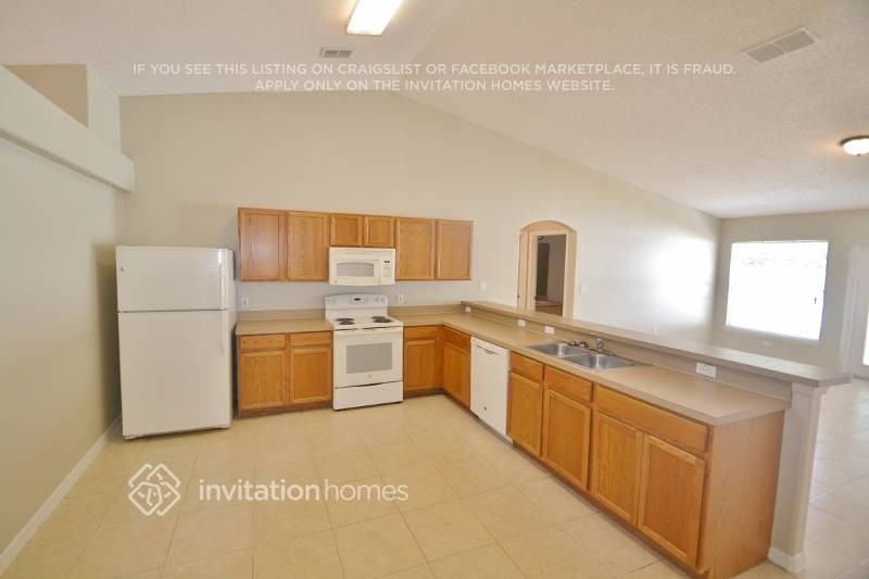 936 Delano Ct - Photo 4 of 10