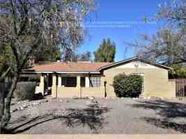 featured image of 2532 East Clarendon Avenue