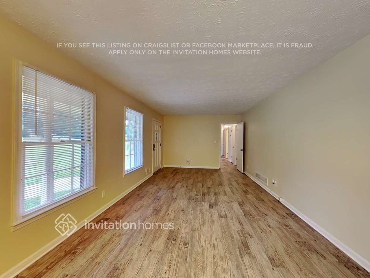 5295 Corinth Cir - Photo 3 of 17