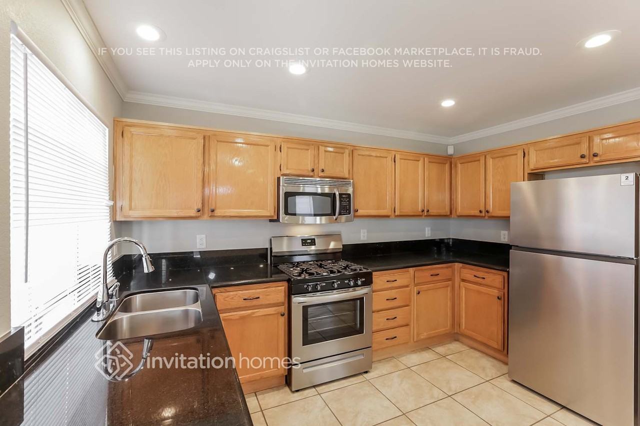 904 Autumn Royal Ln - Photo 6 of 16