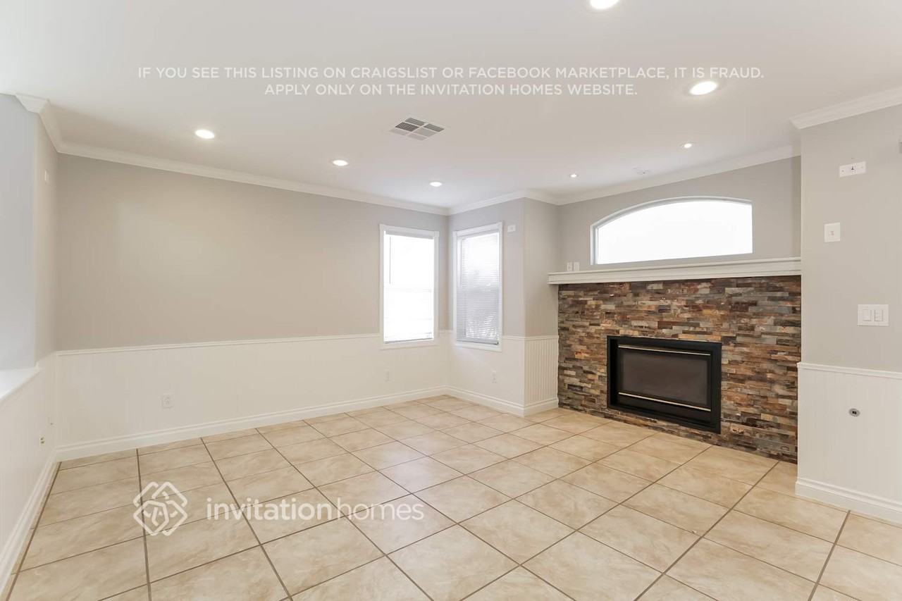 904 Autumn Royal Ln - Photo 4 of 16