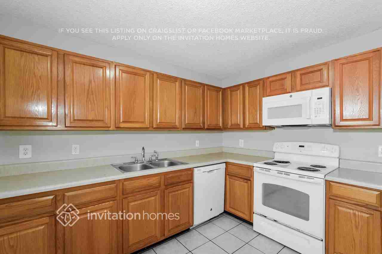 1233 Ashworth Drive - Photo 7 of 18