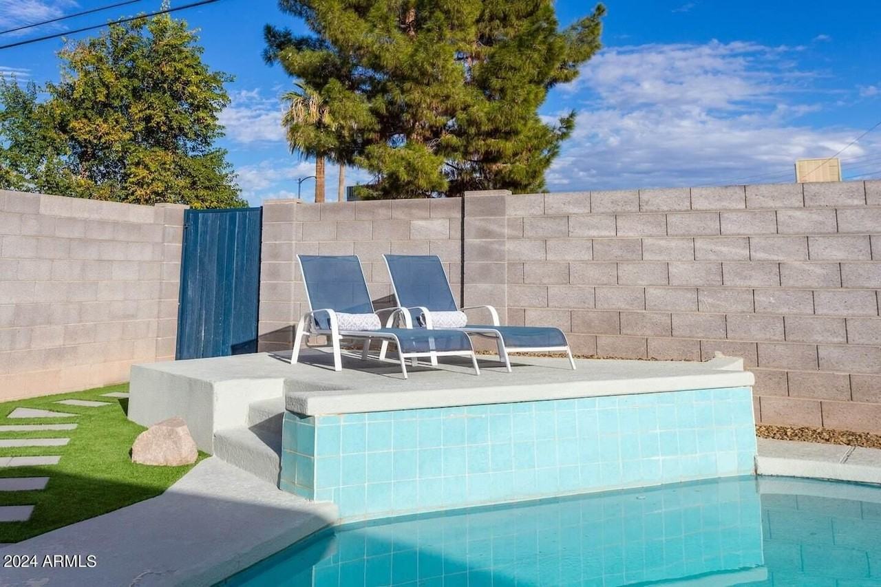 423 North 73rd Place - Photo 2 of 28