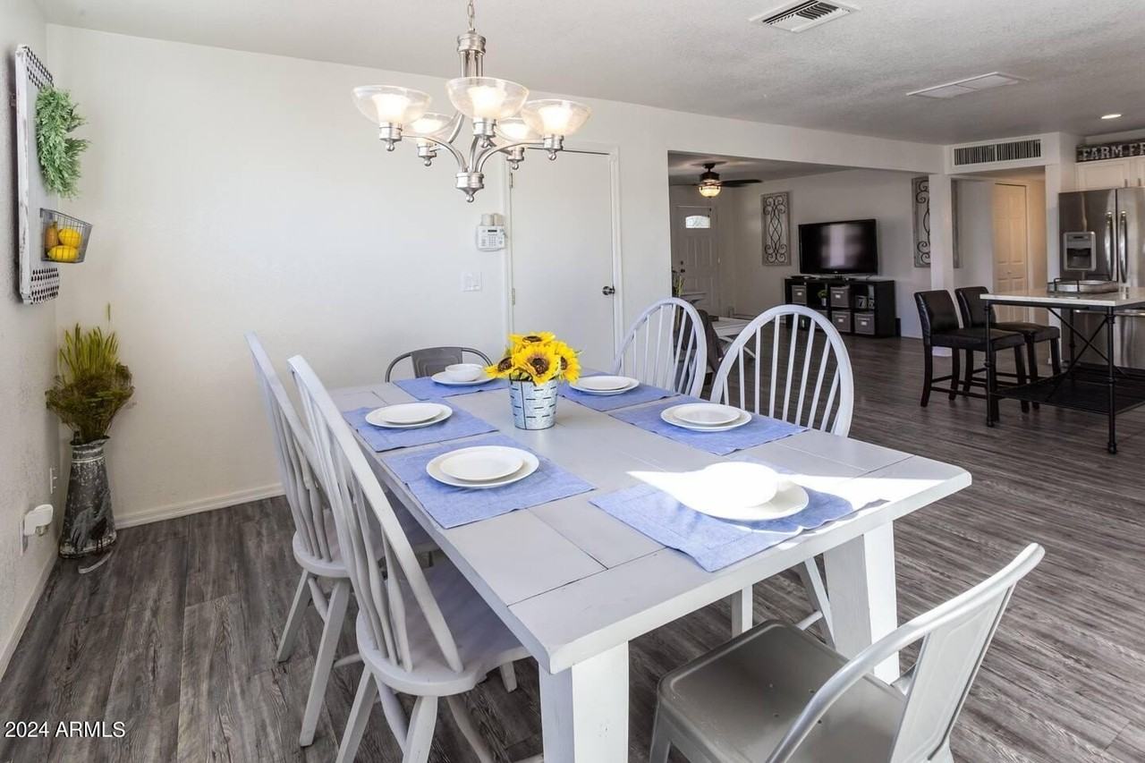 423 North 73rd Place - Photo 4 of 28