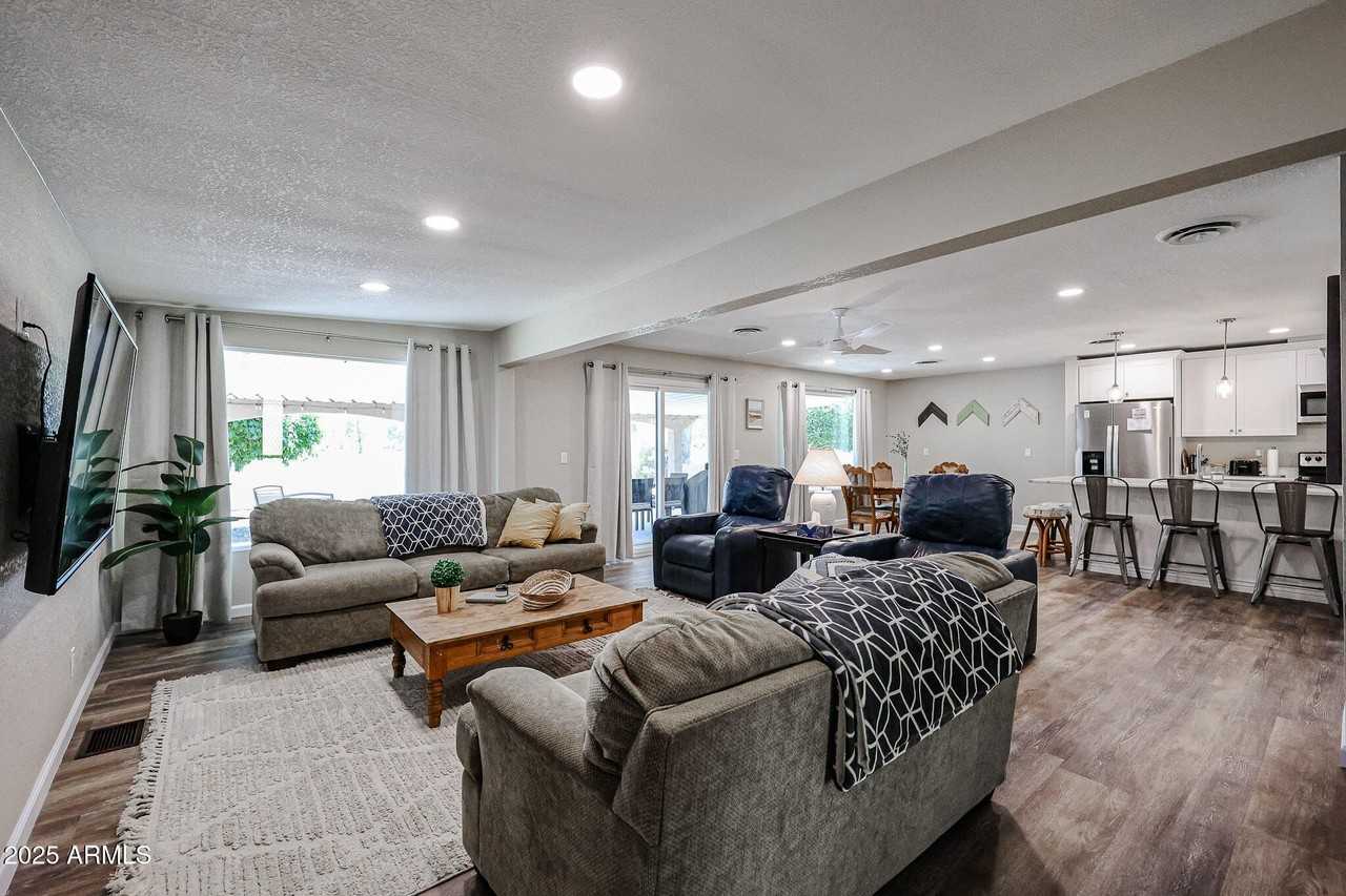 9107 E Fairway Blvd - Photo 4 of 36