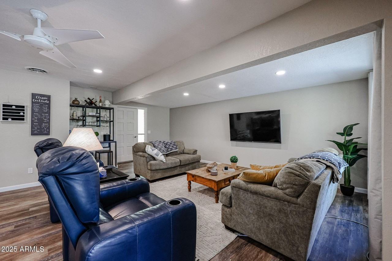 9107 E Fairway Blvd - Photo 5 of 36