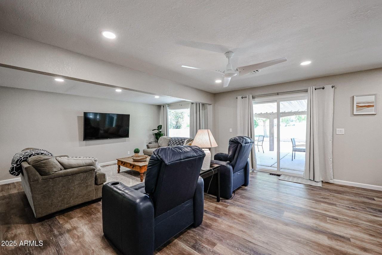 9107 E Fairway Blvd - Photo 6 of 36