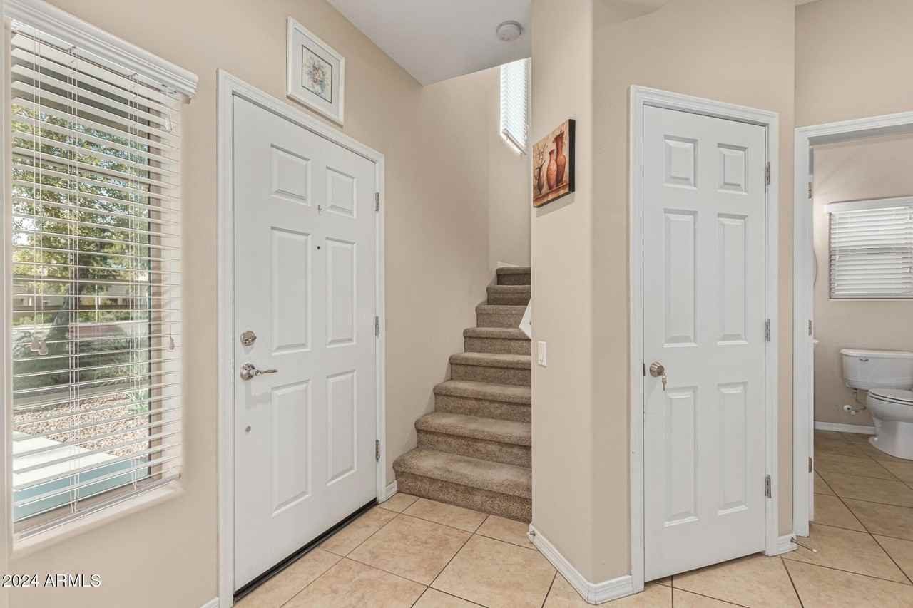 2179 W Scully Dr - Photo 4 of 32