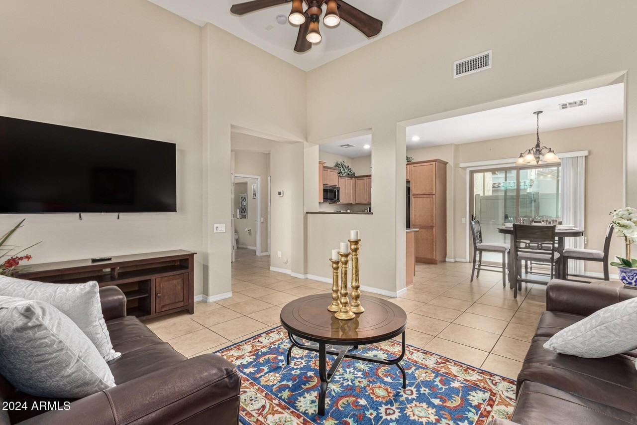 2179 W Scully Dr - Photo 7 of 32