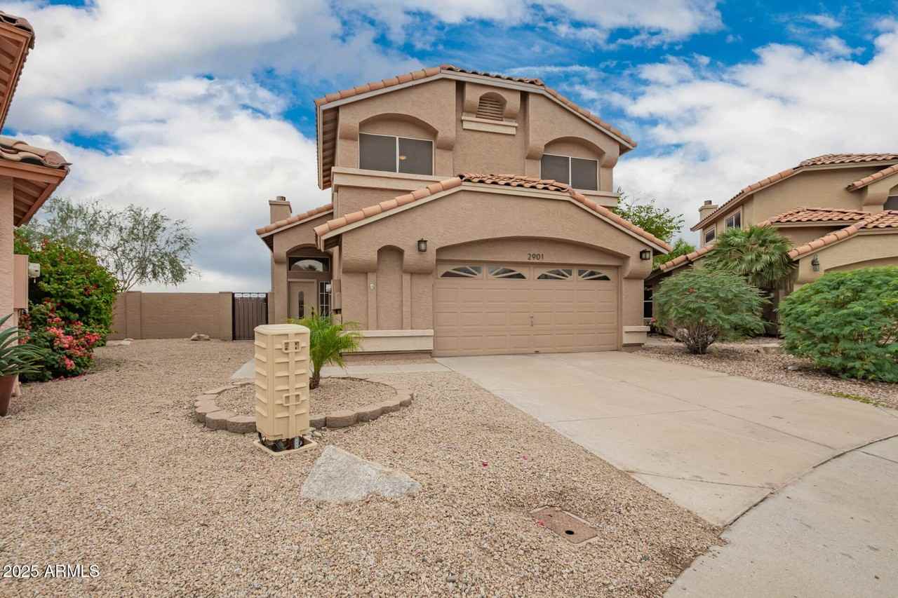 2901 Woodland Drive - Photo 3 of 33