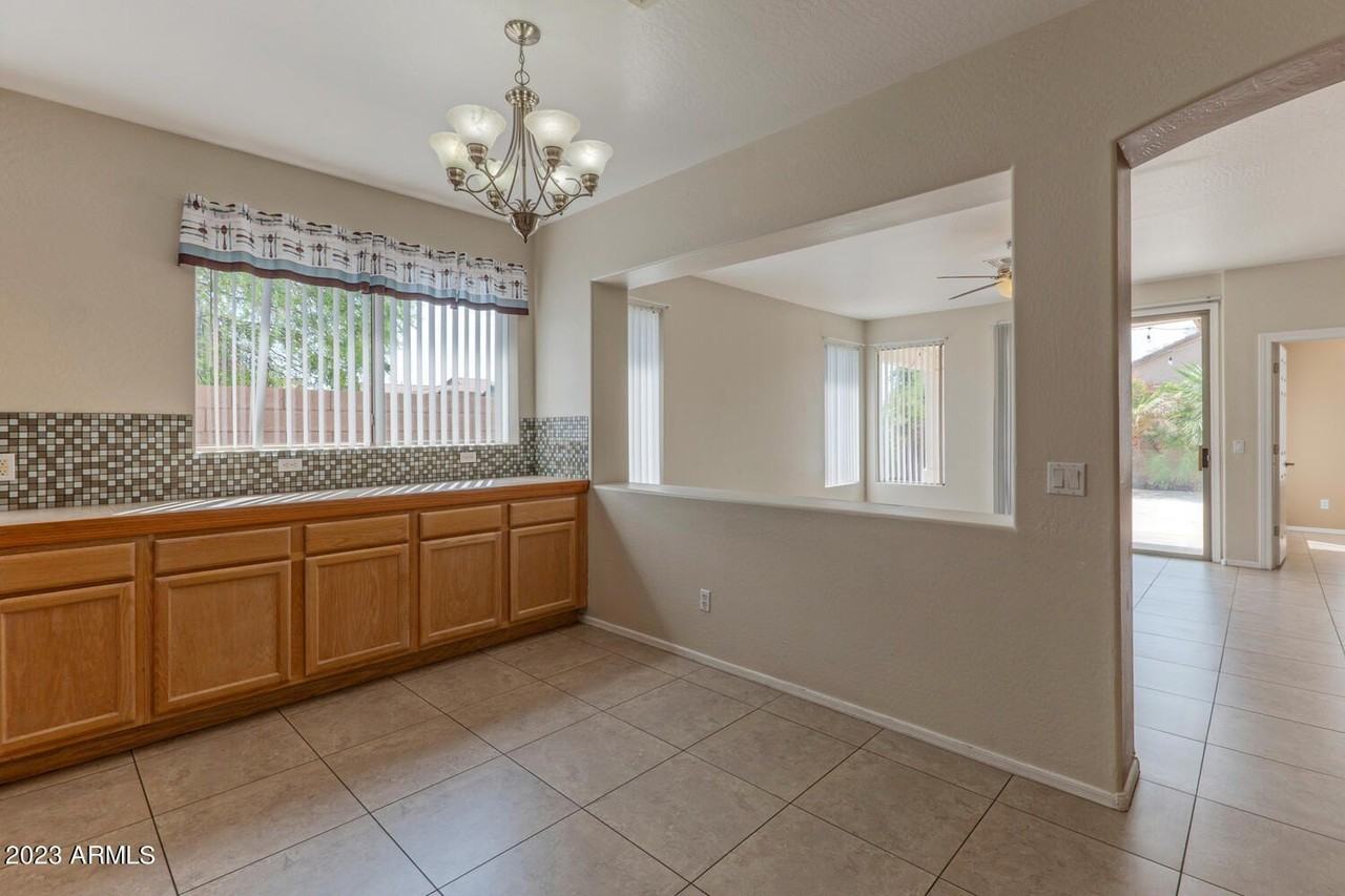 11605 La Reata Avenue - Photo 5 of 37